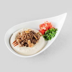 Hummus met lamsvlees